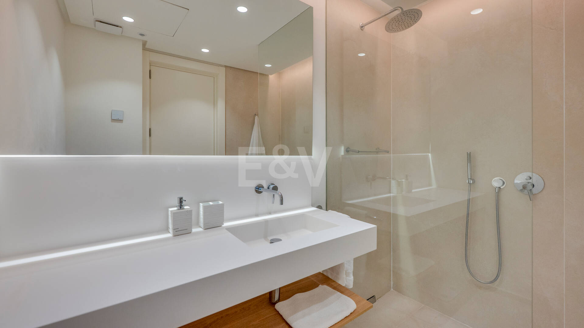 Garden Apartment with Panoramic Sea Views in Palo Alto,Marbella