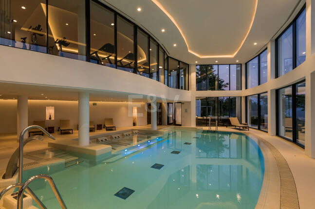 Garden Apartment with Panoramic Sea Views in Palo Alto,Marbella