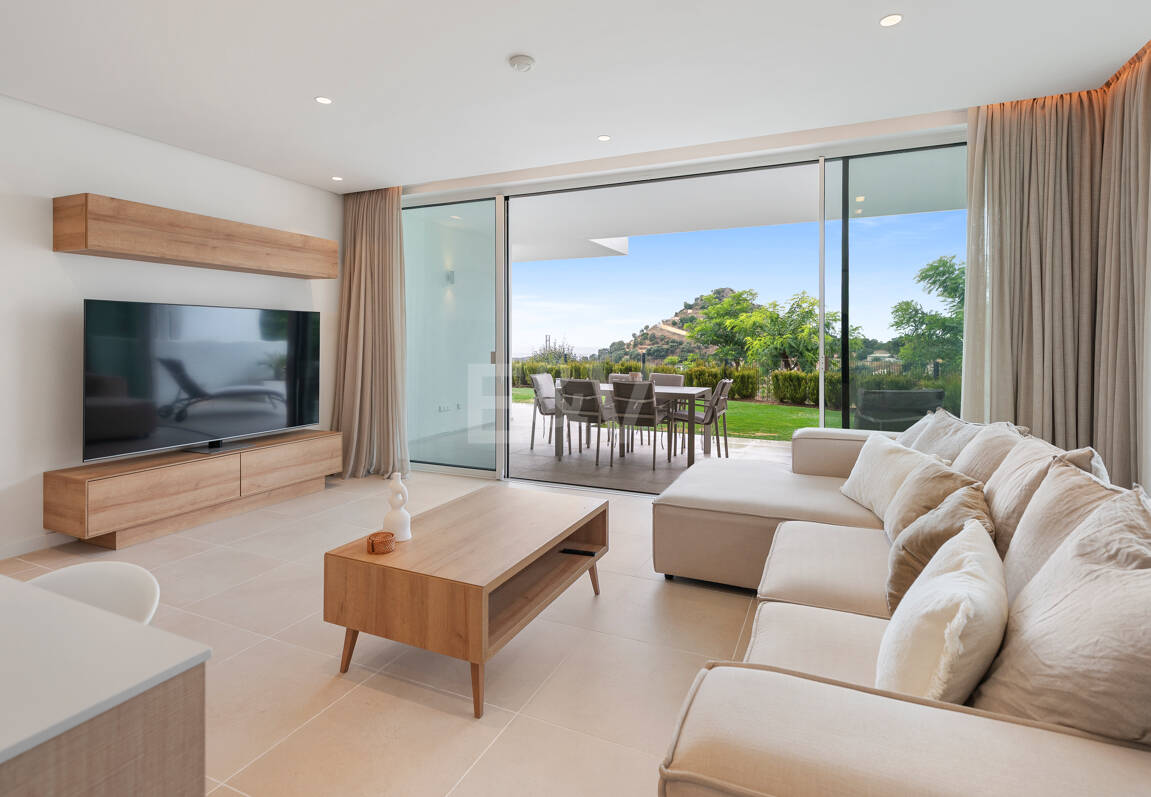 Garden Apartment with Panoramic Sea Views in Palo Alto,Marbella