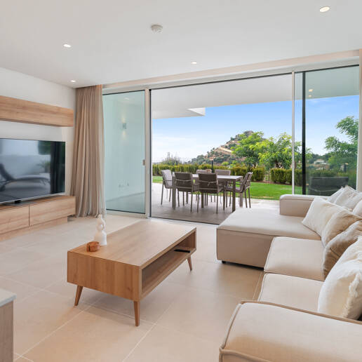 Garden Apartment with Panoramic Sea Views in Palo Alto,Marbella