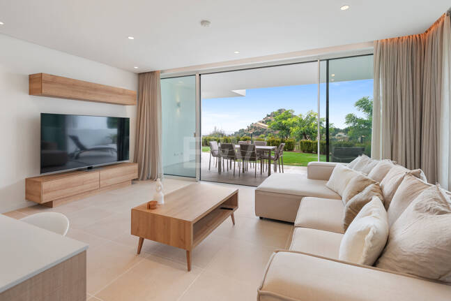 Garden Apartment with Panoramic Sea Views in Palo Alto,Marbella