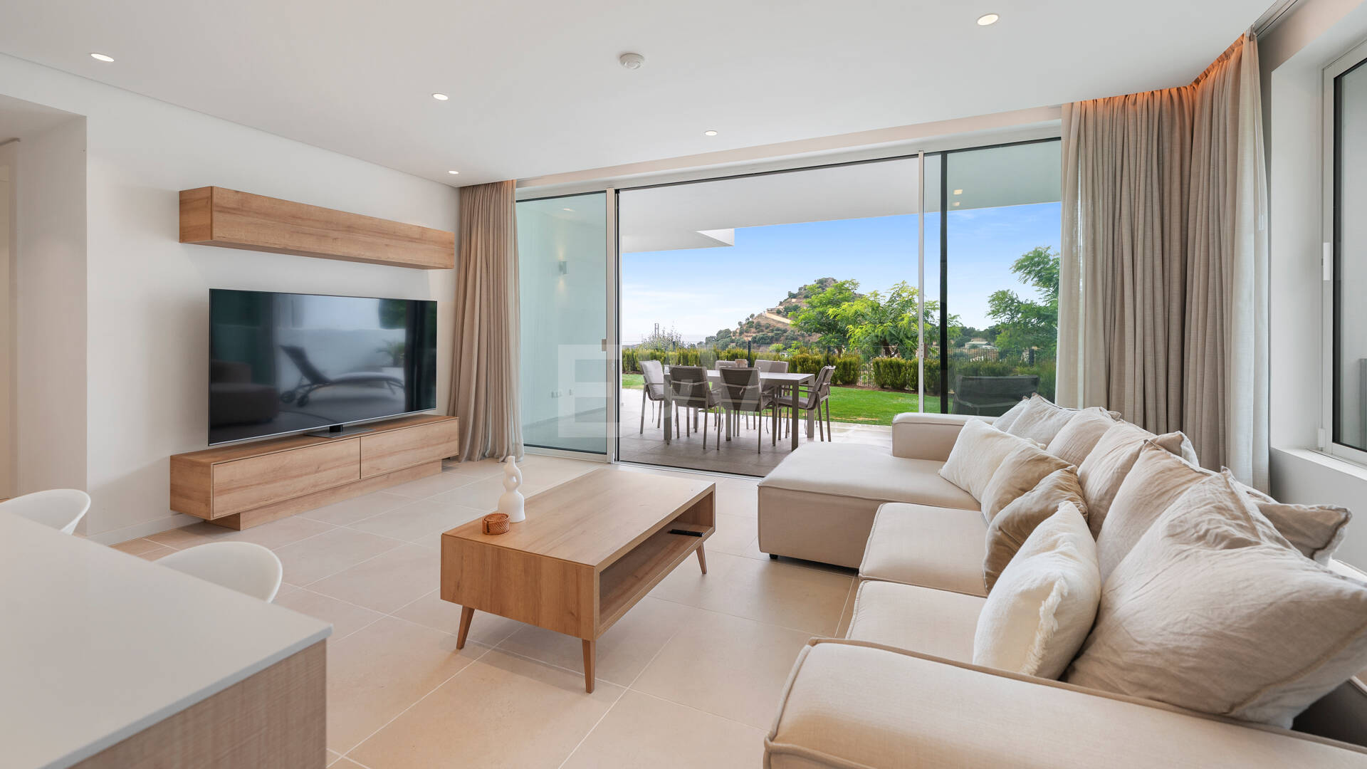 Garden Apartment with Panoramic Sea Views in Palo Alto,Marbella