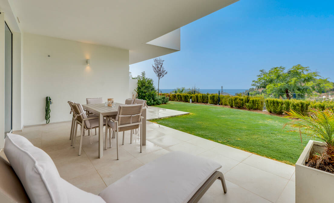 Garden Apartment with Panoramic Sea Views in Palo Alto,Marbella