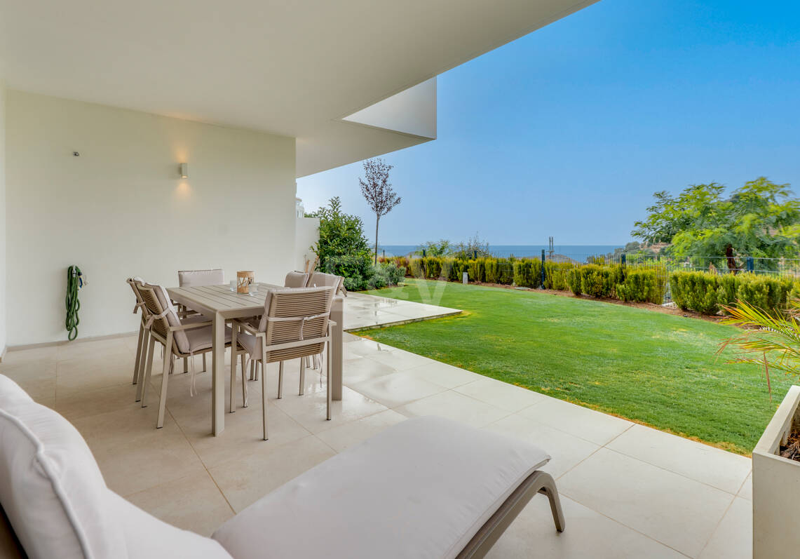 Garden Apartment with Panoramic Sea Views in Palo Alto,Marbella