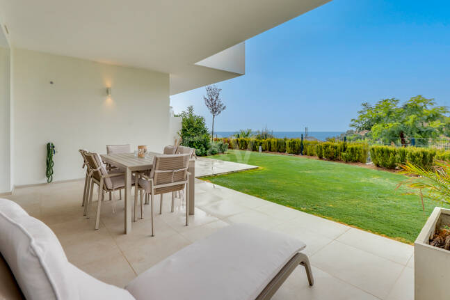Garden Apartment with Panoramic Sea Views in Palo Alto,Marbella