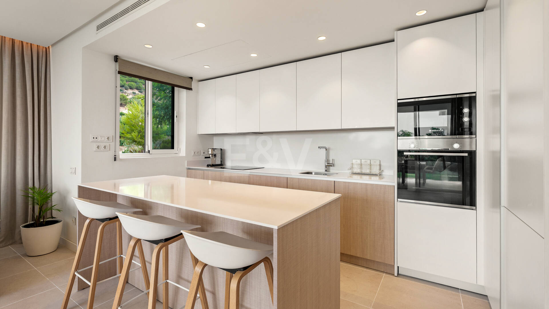 Garden Apartment with Panoramic Sea Views in Palo Alto,Marbella