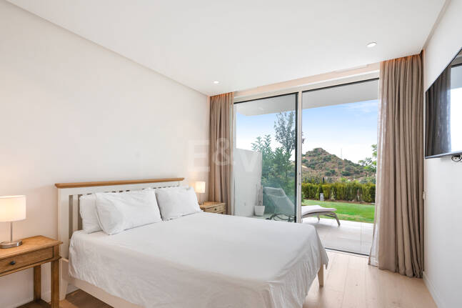 Garden Apartment with Panoramic Sea Views in Palo Alto,Marbella