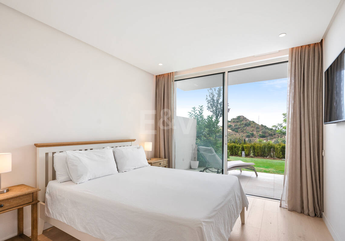 Garden Apartment with Panoramic Sea Views in Palo Alto,Marbella