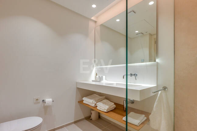 Garden Apartment with Panoramic Sea Views in Palo Alto,Marbella