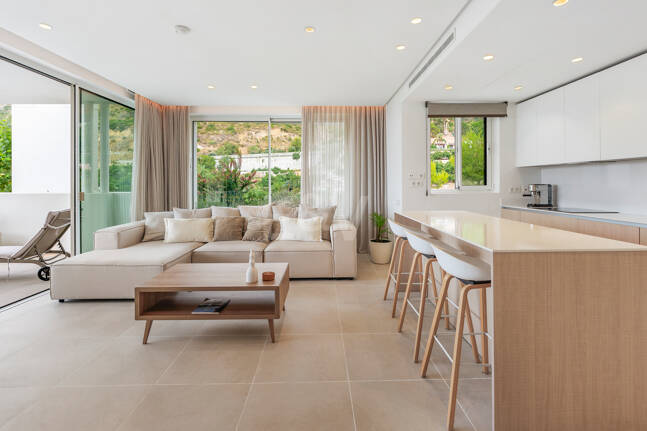 Garden Apartment with Panoramic Sea Views in Palo Alto,Marbella