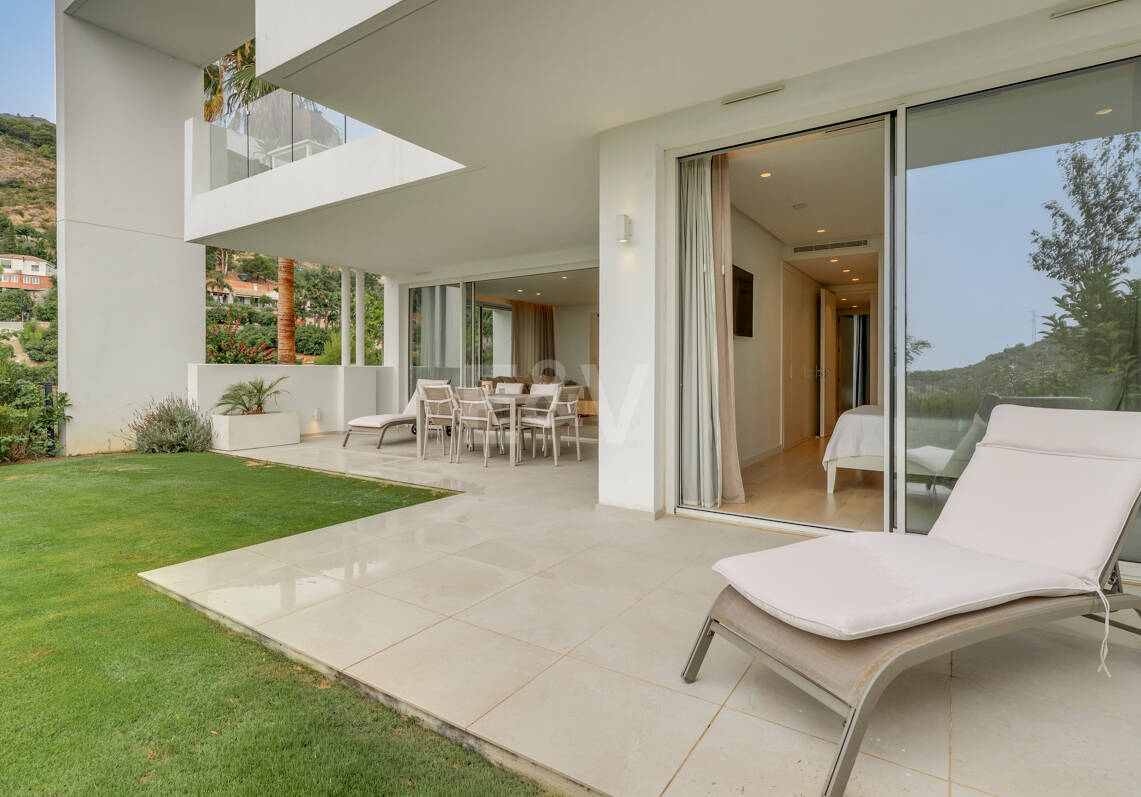 Garden Apartment with Panoramic Sea Views in Palo Alto,Marbella