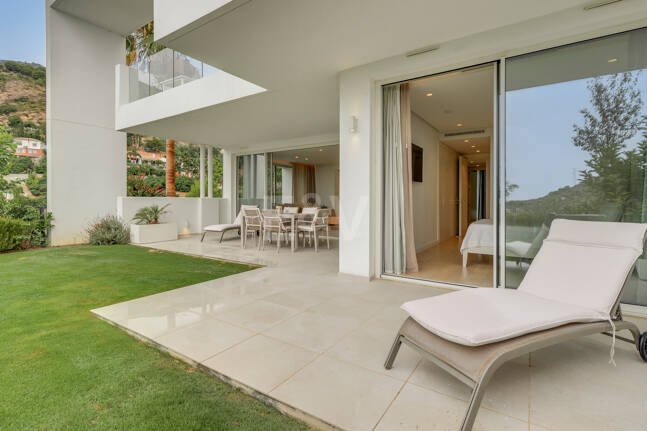 Garden Apartment with Panoramic Sea Views in Palo Alto,Marbella