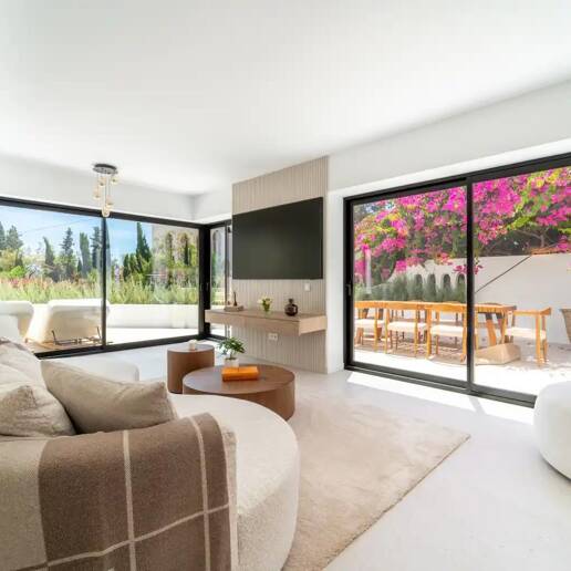 Casa adosada a estrenar en Golden Mile, con vistas al mar y azotea privada