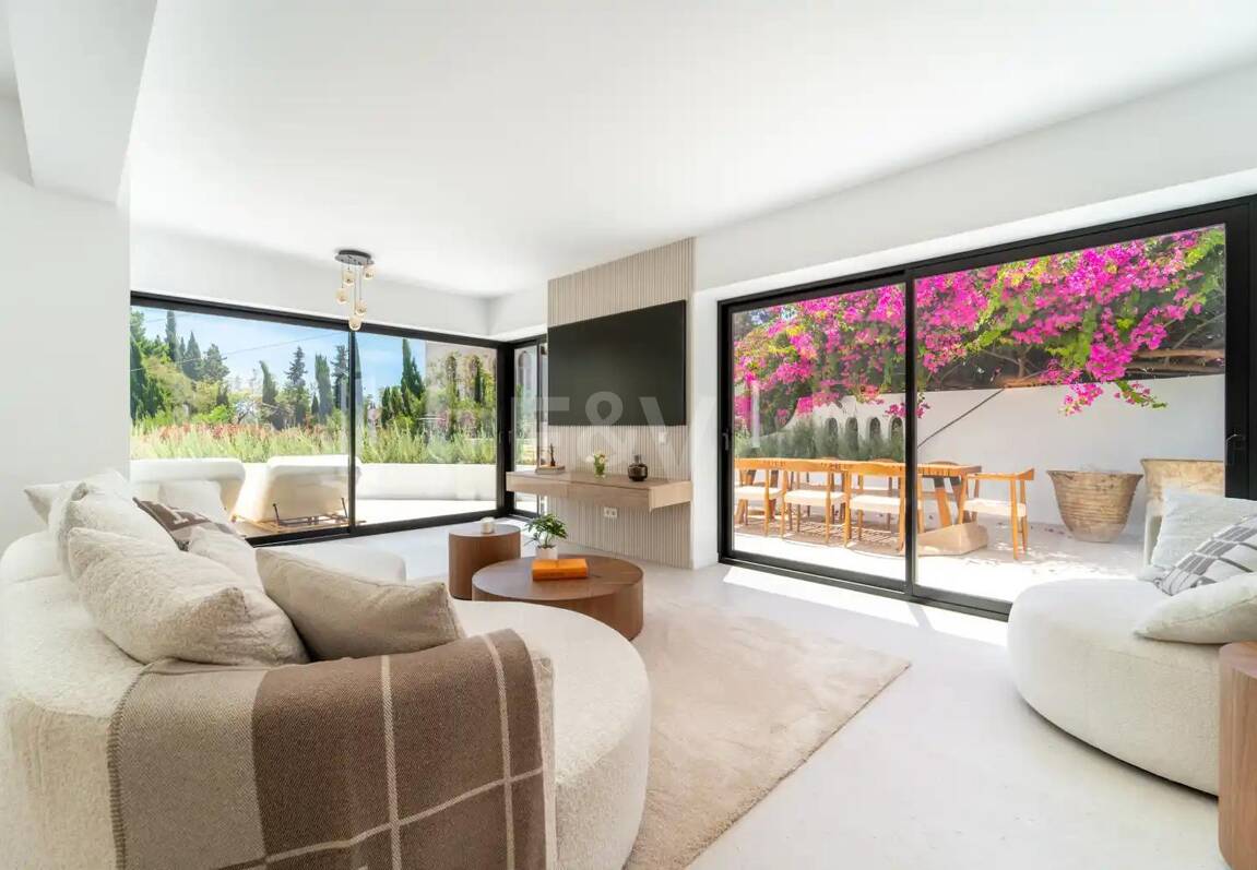 Casa adosada a estrenar en Golden Mile, con vistas al mar y azotea privada