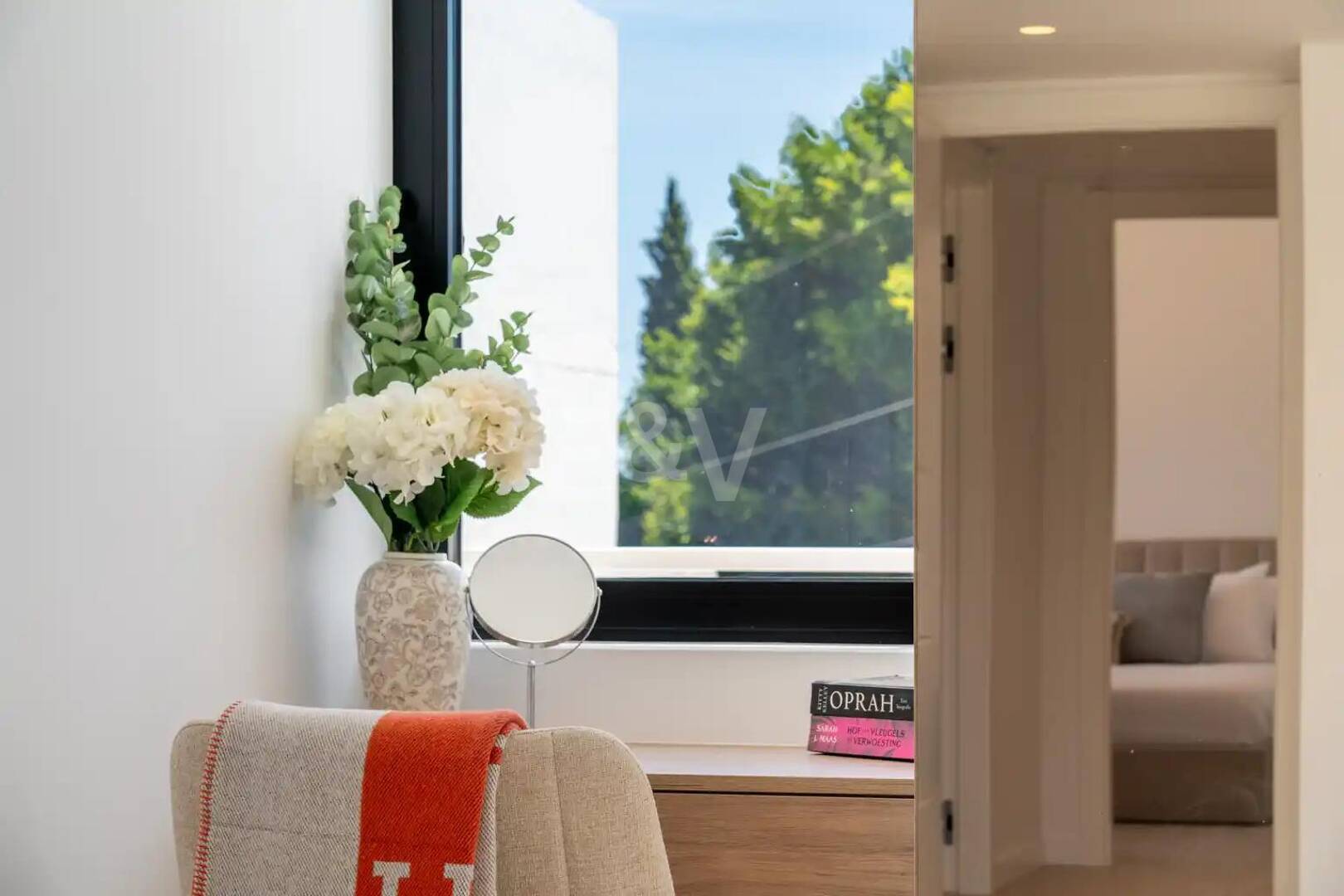 Casa adosada a estrenar en Golden Mile, con vistas al mar y azotea privada