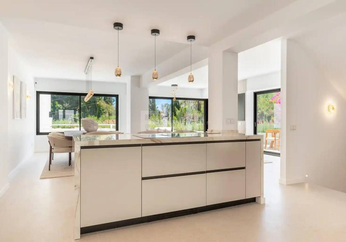 Turnkey Golden Mile Townhouse with Sea Views and Private Rooftop Solarium