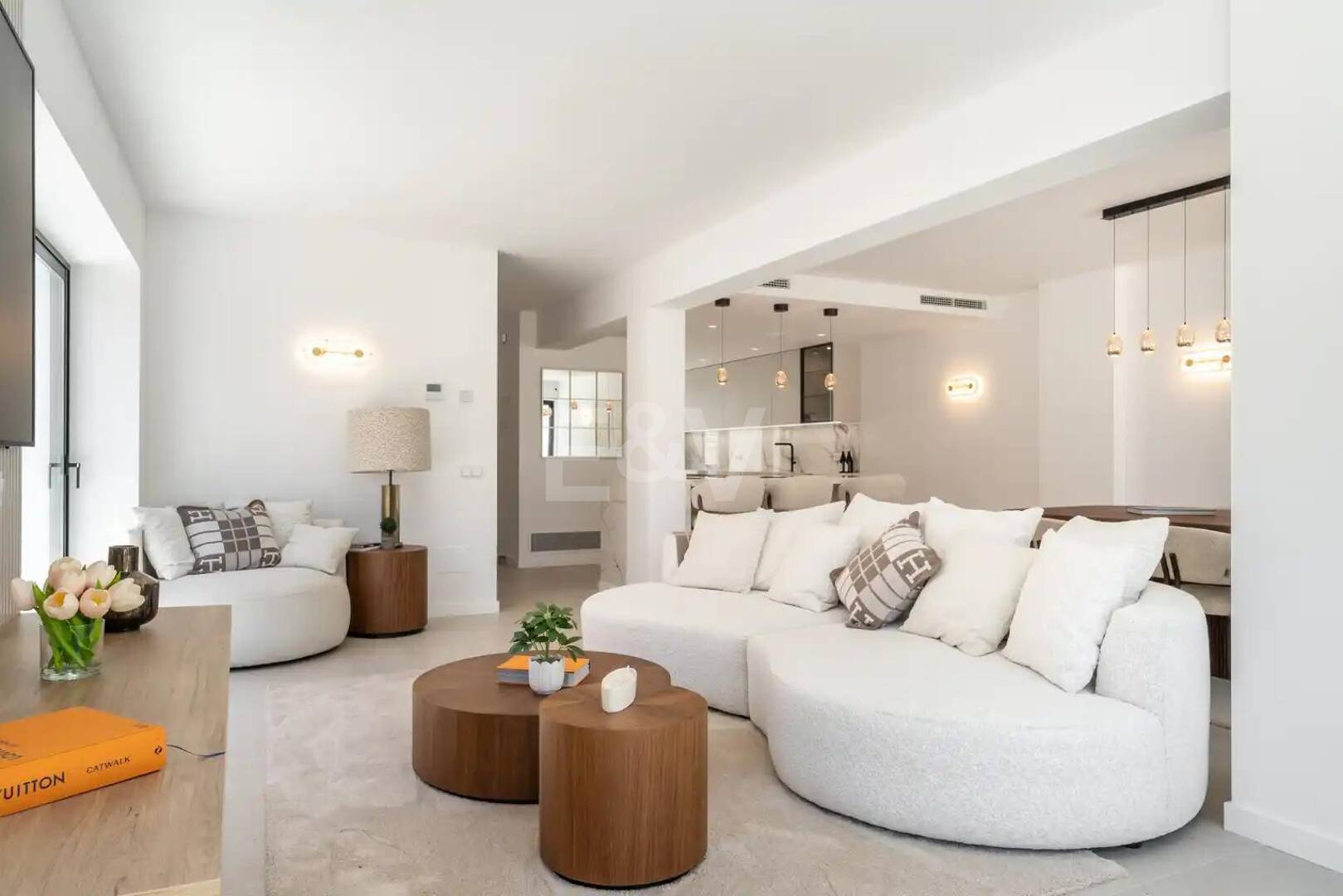 Casa adosada a estrenar en Golden Mile, con vistas al mar y azotea privada