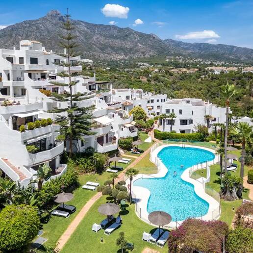 Casa adosada a estrenar en Golden Mile, con vistas al mar y azotea privada