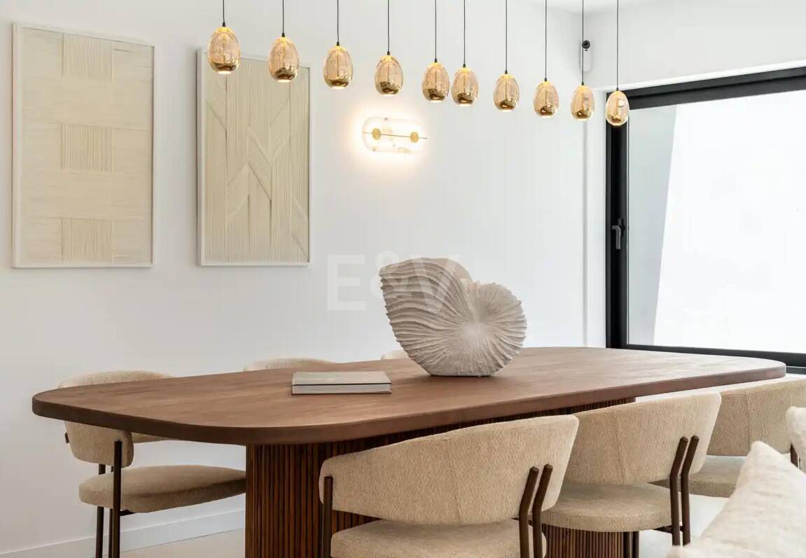 Casa adosada a estrenar en Golden Mile, con vistas al mar y azotea privada