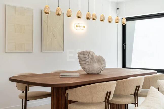 Casa adosada a estrenar en Golden Mile, con vistas al mar y azotea privada