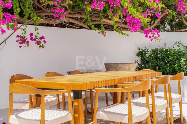 Casa adosada a estrenar en Golden Mile, con vistas al mar y azotea privada