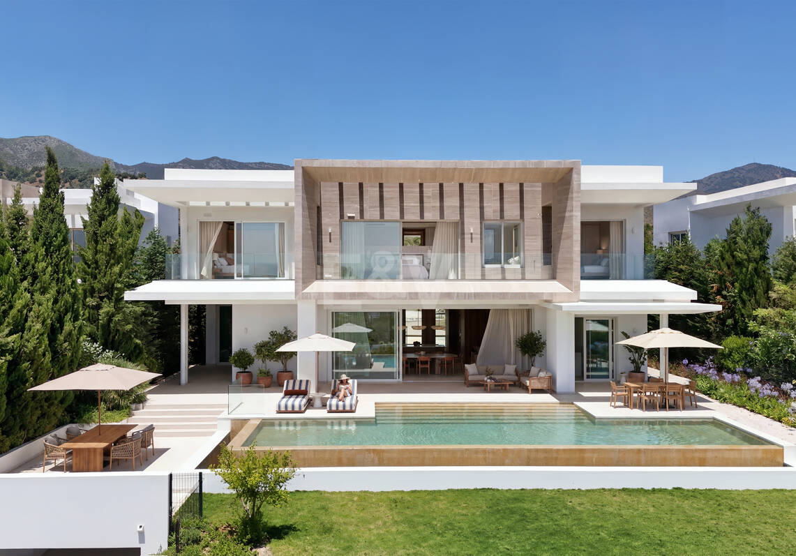 Five-Bedroom Villa with Resort-Style Living in Palo Alto
