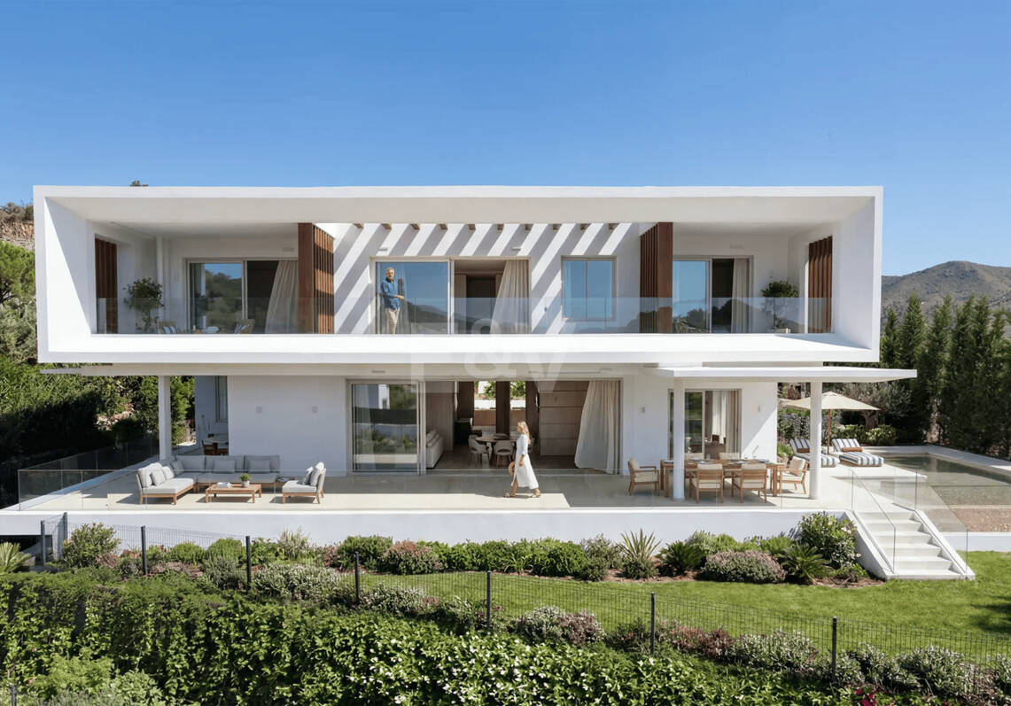 Refined Five-Bedroom Residence with Resort Amenities in Palo Alto