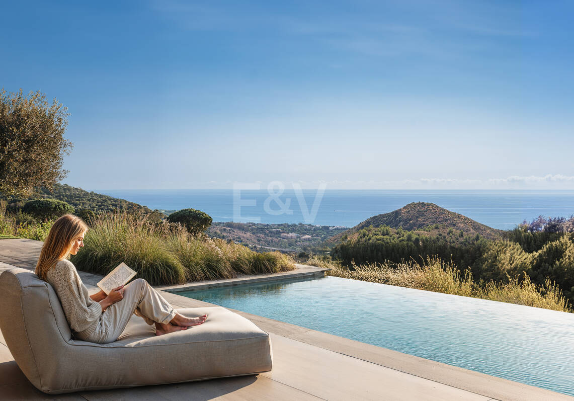 Refined Five-Bedroom Residence with Resort Amenities in Palo Alto