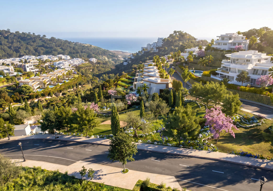 Refined Five-Bedroom Residence with Resort Amenities in Palo Alto