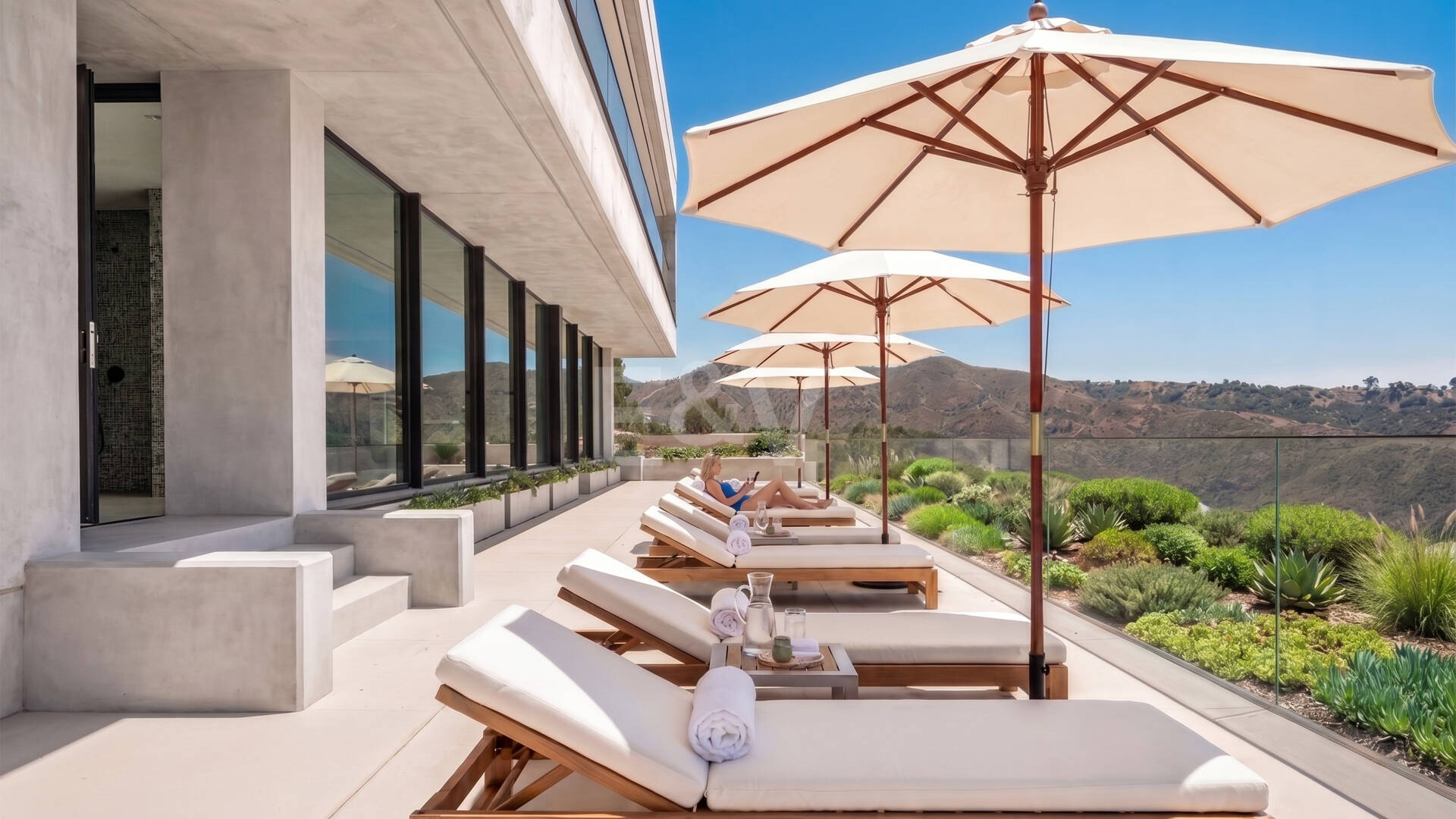 Villa con salón de doble altura y vistas panorámicas al mar en Palo Alto