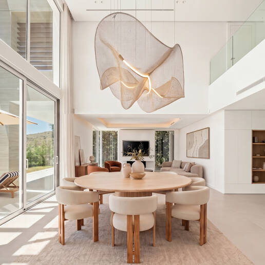 Villa con salón de doble altura y vistas panorámicas al mar en Palo Alto