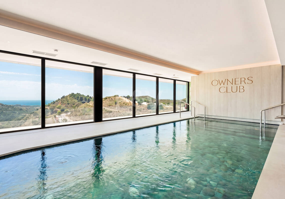 Villa with Double-Height living space and Panoramic Sea Views in Palo Alto