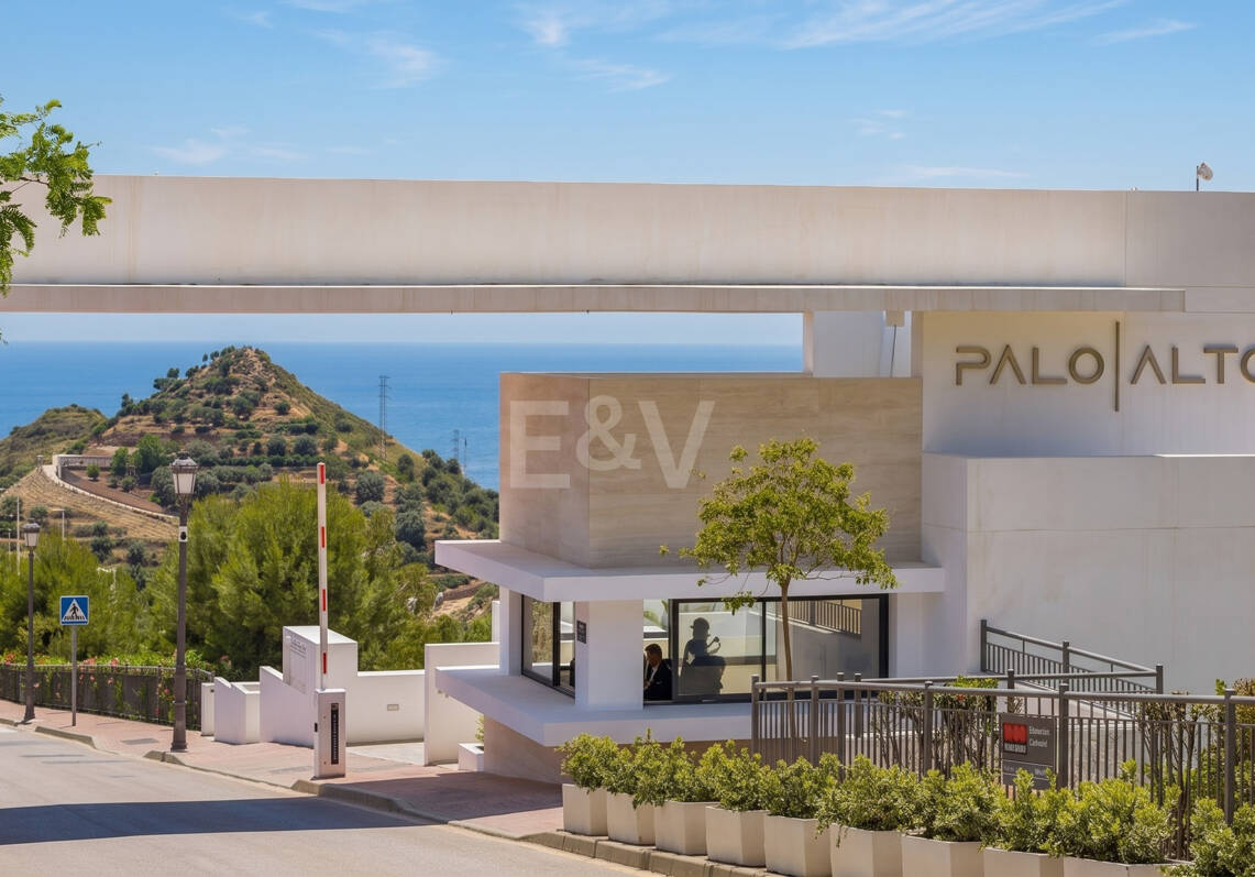 Villa with Double-Height living space and Panoramic Sea Views in Palo Alto