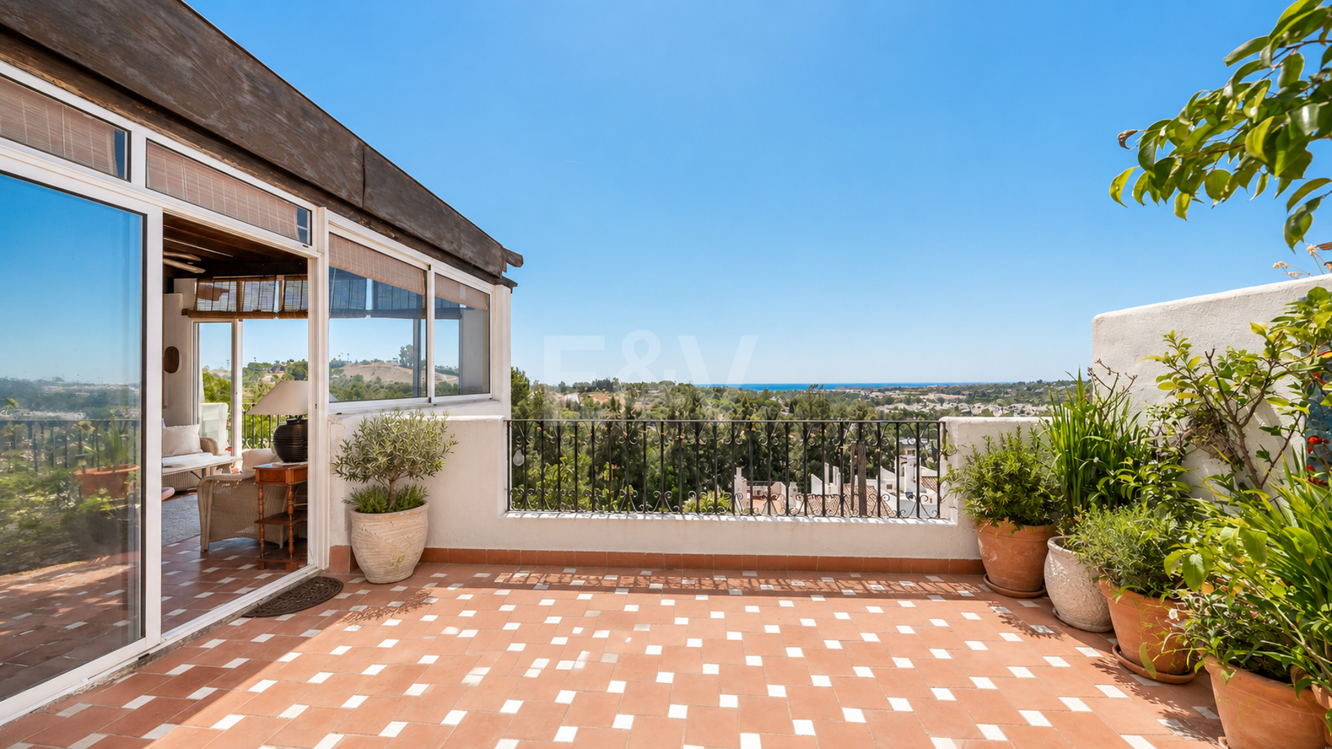 Penthouse an der Golden Mile mit großzügigen Terrassen und Meerblick