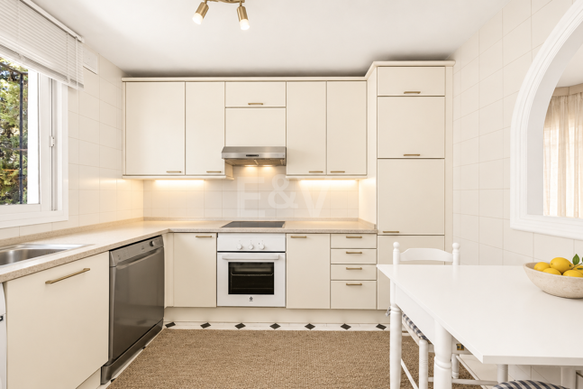 Penthouse an der Golden Mile mit großzügigen Terrassen und Meerblick