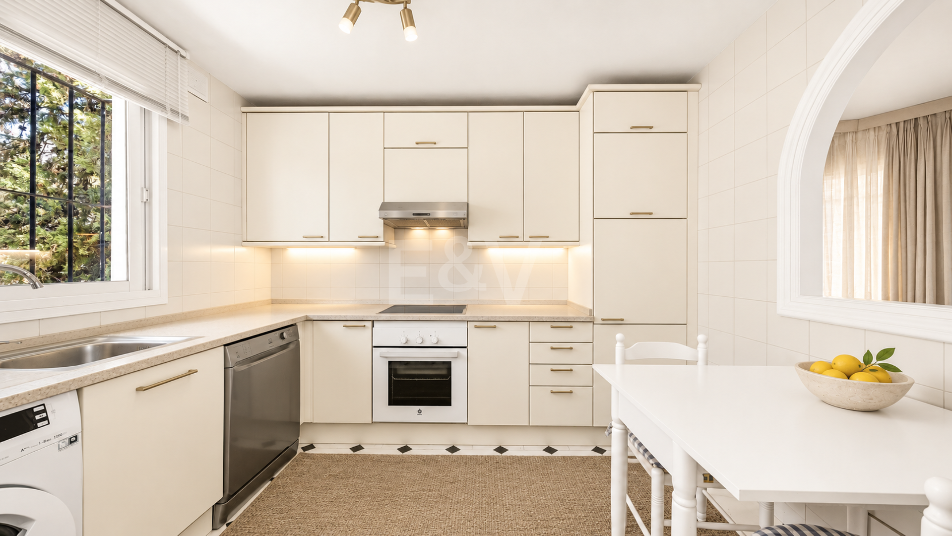 Penthouse an der Golden Mile mit großzügigen Terrassen und Meerblick