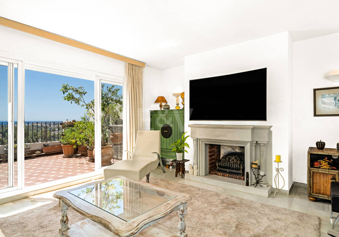 Golden Mile Penthouse with Spacious Terraces and Sea Views