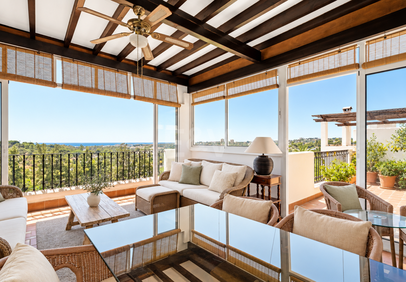Penthouse an der Golden Mile mit großzügigen Terrassen und Meerblick
