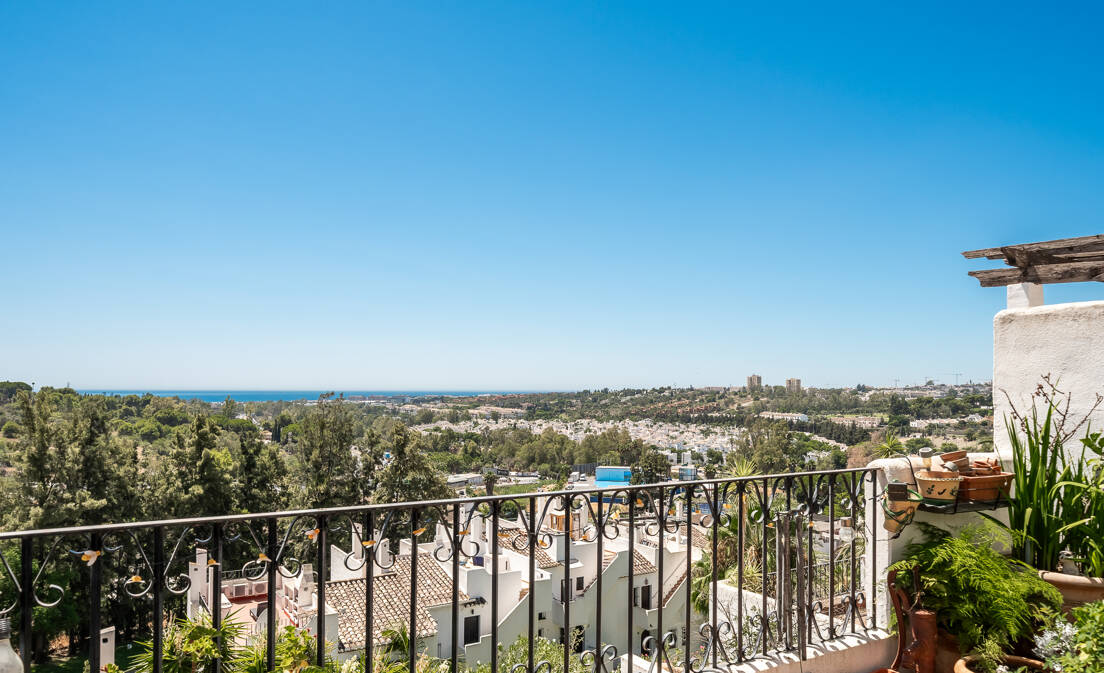 Duplex Penthouse na sprzedaż w Golden Mile, Marbella Golden Mile z 3 sypialnie, 3 łazienki i ma basen (osiedlowy), garaż...