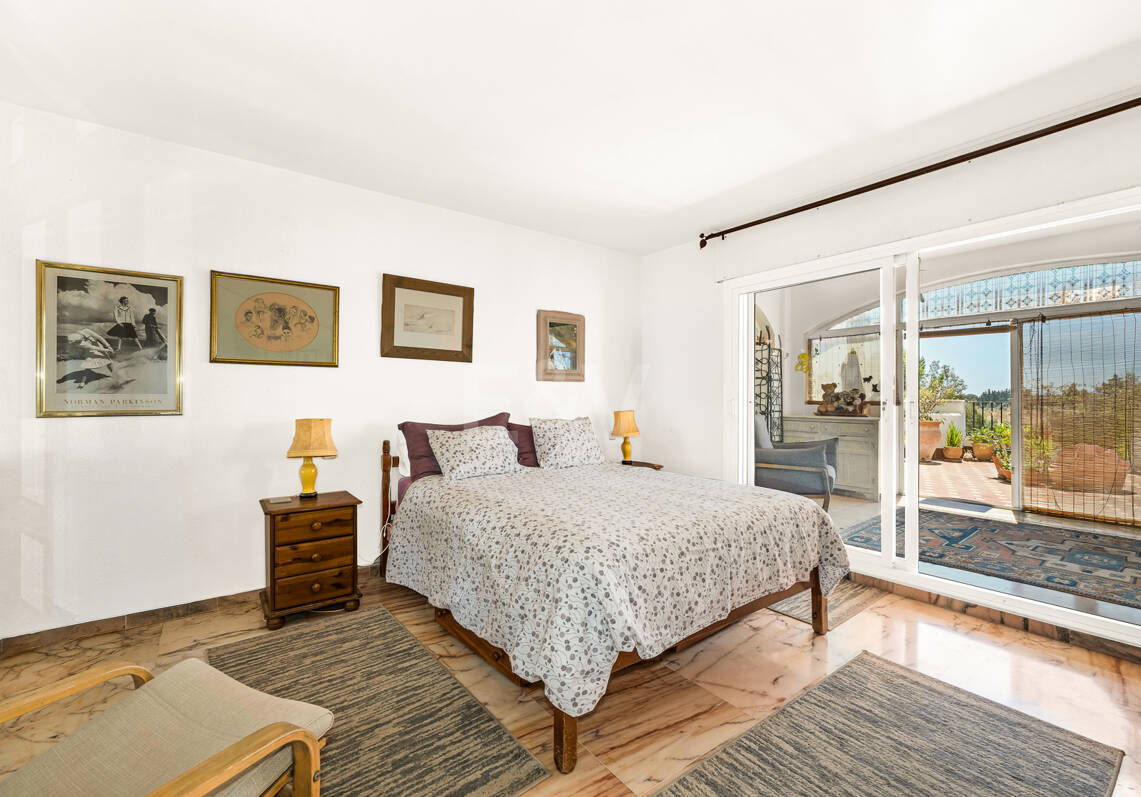Golden Mile Penthouse with Spacious Terraces and Sea Views