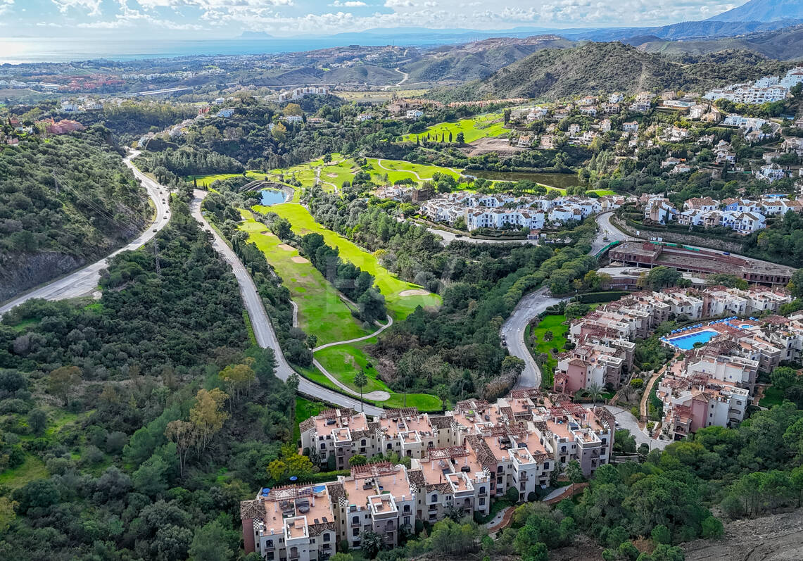 Ground Floor Apartment with Designer Interiors and Mountain Views in Los Arqueros