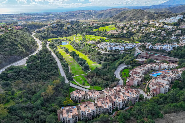 Ground Floor Apartment with Designer Interiors and Mountain Views in Los Arqueros