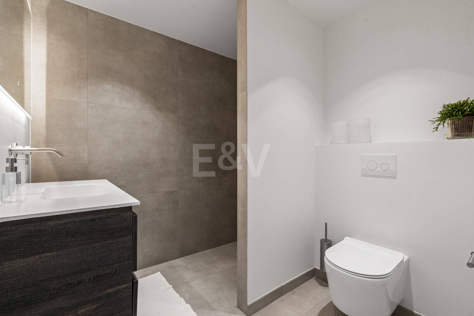 Ground Floor Apartment with Designer Interiors and Mountain Views in Los Arqueros