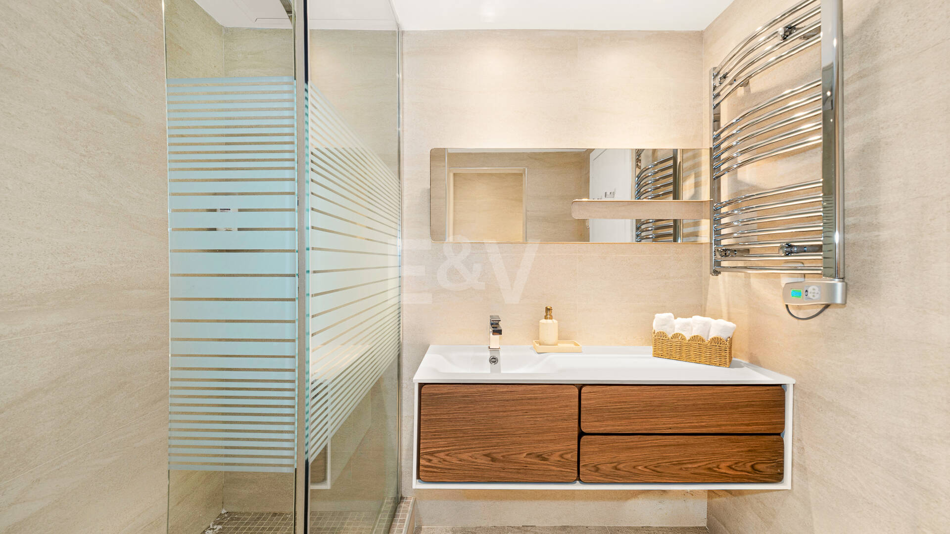 Precioso apartamento en esquina de 4 dormitorios en Don Gonzalo, Marbella