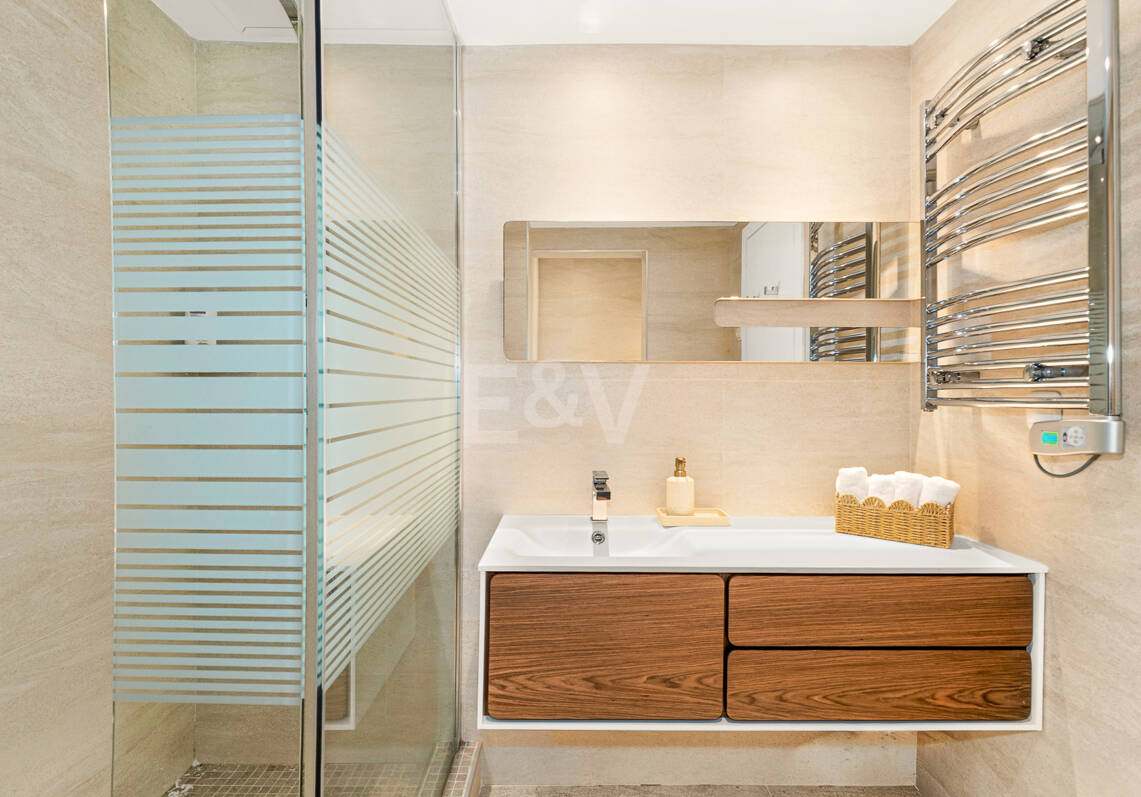 Precioso apartamento en esquina de 4 dormitorios en Don Gonzalo, Marbella