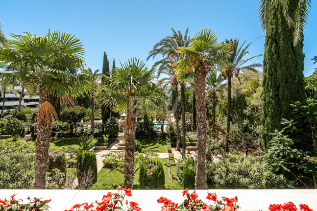Precioso apartamento en esquina de 4 dormitorios en Don Gonzalo, Marbella