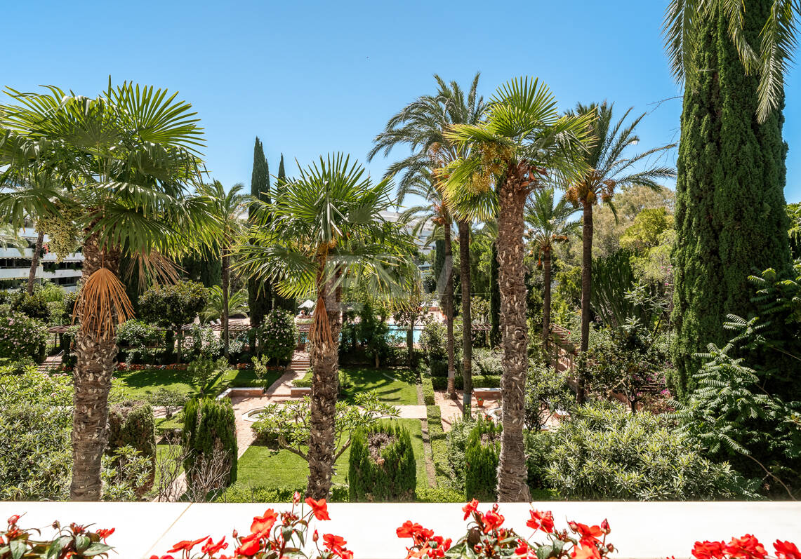 Precioso apartamento en esquina de 4 dormitorios en Don Gonzalo, Marbella