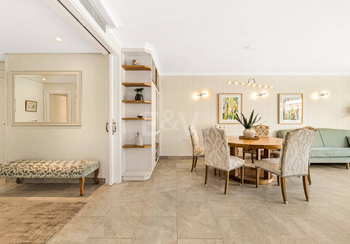 Precioso apartamento en esquina de 4 dormitorios en Don Gonzalo, Marbella