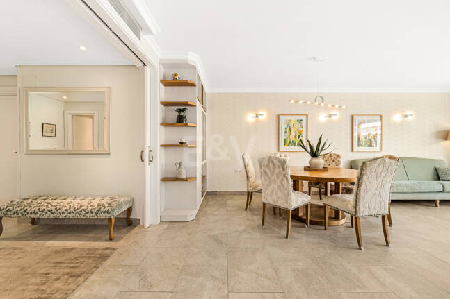 Precioso apartamento en esquina de 4 dormitorios en Don Gonzalo, Marbella