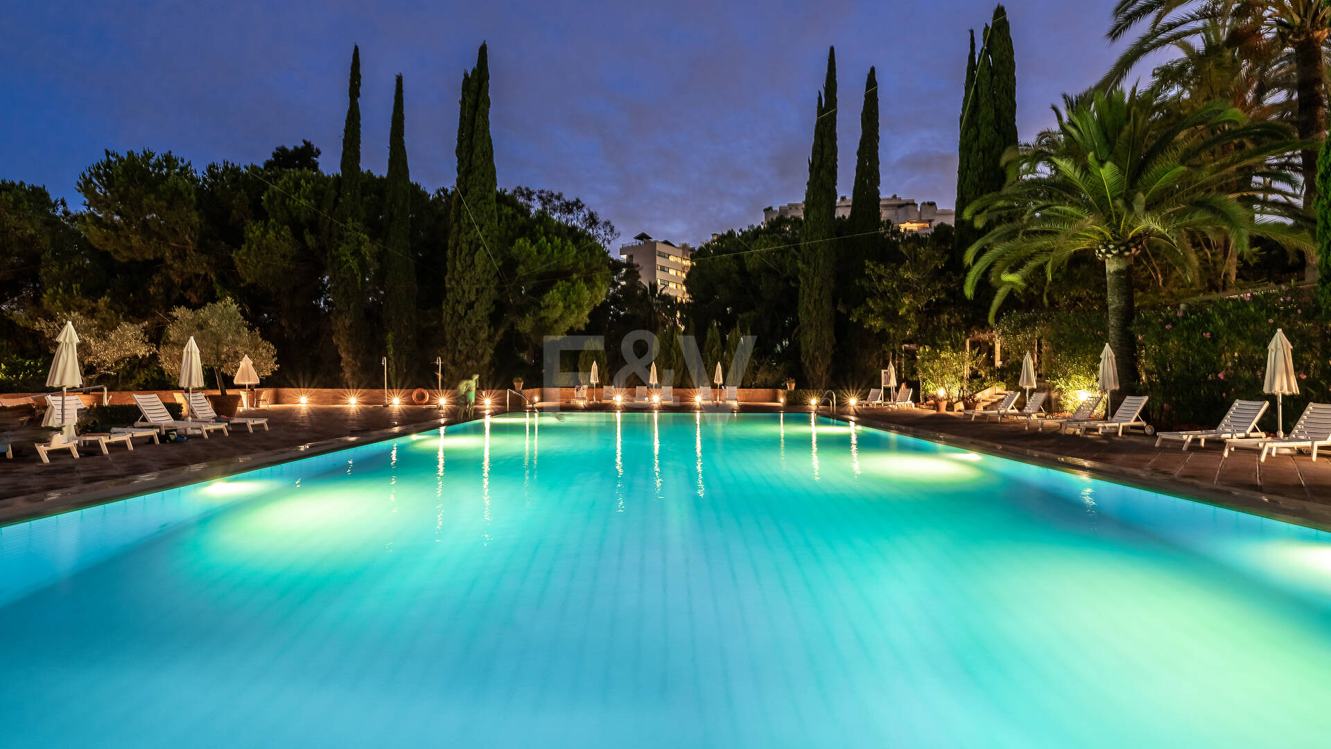 Precioso apartamento en esquina de 4 dormitorios en Don Gonzalo, Marbella